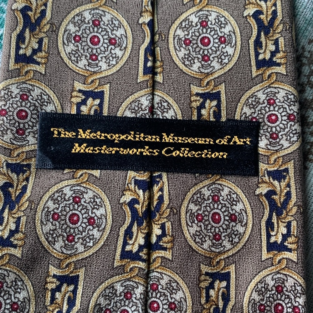 Metropolitan Museum of Art Masterworks Collection Patterned Men's Silk Tie - Picture 3 of 7